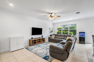 8955 Kingsmoor Wy in Wellington, FL - Building Photo - Building Photo