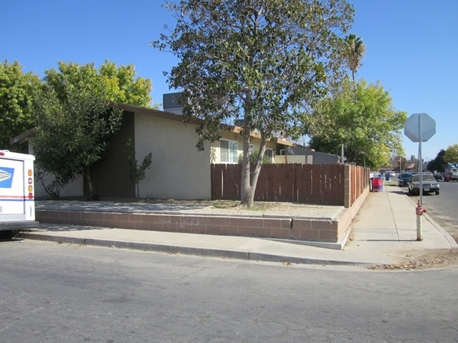 1100 California St in Bakersfield, CA - Building Photo - Building Photo