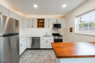 1269 Valley Rd in Wayne, NJ - Building Photo - Building Photo