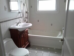 33 Greycliff Rd, Unit 33 in Boston, MA - Foto de edificio - Building Photo