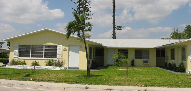 Aloha Apartments in Wilton Manors, FL - Building Photo - Building Photo