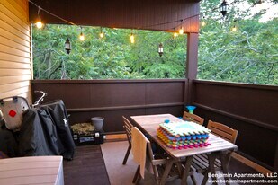 385 Pond Ave, Unit 3 in Brookline, MA - Building Photo