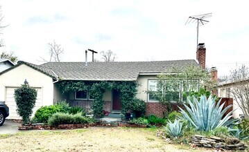 5966 11th Ave in Sacramento, CA - Building Photo - Building Photo