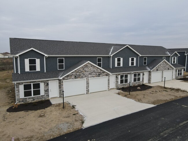 Ledgestone Townhomes in Fort Wayne, IN - Building Photo - Building Photo