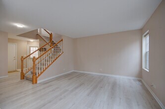 2421 Stoughton Cir in Aurora, IL - Building Photo - Building Photo