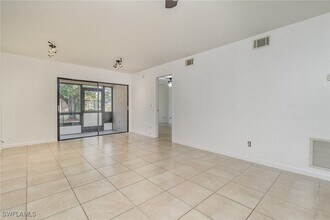 2135 Crystal Dr in Ft. Myers, FL - Building Photo - Building Photo