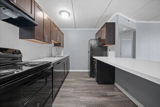 Woodland Ridge Apartments in Woodridge, IL - Building Photo - Building Photo