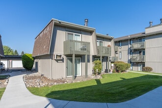 Greenrich Village in Spokane, WA - Foto de edificio - Building Photo