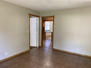 429 E Hillcrest Ln in Mustang, OK - Building Photo - Building Photo