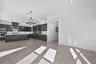 20802 Spruce Cir in Los Angeles, CA - Building Photo - Building Photo
