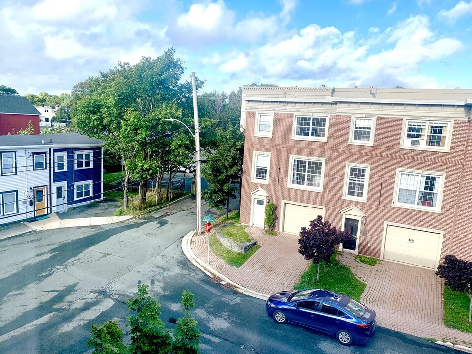 17 St Joseph's Ln in St John's, NL - Building Photo