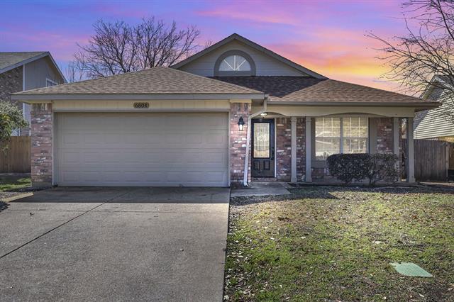 6804 Haltom Rd in Fort Worth, TX - Building Photo