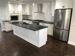 76 East Ave in New Canaan, CT - Building Photo - Building Photo