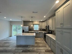 34873 Robins Song Rd in Zephyrhills, FL - Building Photo - Building Photo
