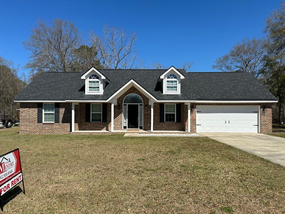 405 Charlotte Dr in Bloomingdale, GA - Building Photo