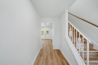 9711 Derrik Dr in Houston, TX - Building Photo - Building Photo