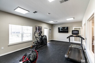 Walden Crest in Hohenwald, TN - Foto de edificio - Interior Photo