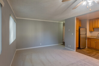 Boardwalk Park Place Apartments in Palo Alto, CA - Building Photo - Interior Photo