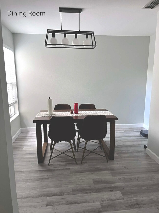 3023 Beecher Dr E in Palm Harbor, FL - Foto de edificio - Building Photo