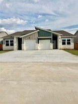 104 Zayd Ct in Jarrell, TX - Building Photo