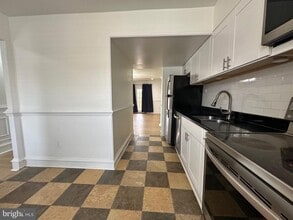 8282 White Pine Dr in Manassas Park, VA - Building Photo - Building Photo