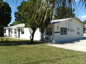 Windsor Apartments in West Palm Beach, FL - Building Photo - Building Photo