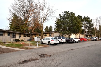 Stonehenge in Dayton, OH - Foto de edificio - Building Photo