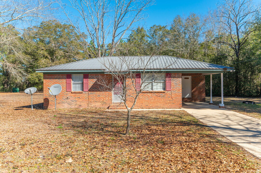 1841 County Hwy 183 S in Defuniak Springs, FL - Building Photo