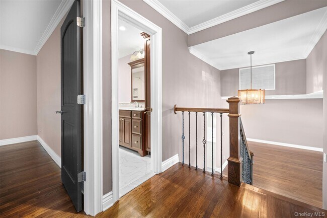 1548 Pea Pond Rd in North Bellmore, NY - Building Photo - Building Photo