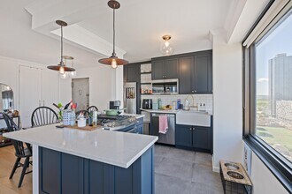 135 Montgomery St in Jersey City, NJ - Building Photo - Building Photo