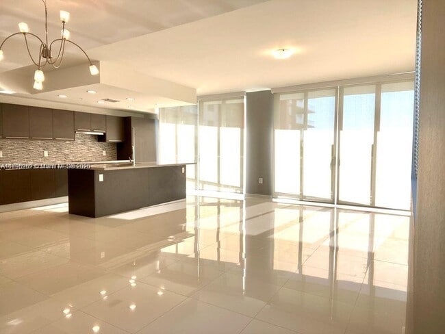 7751 NW 107th Ave, Unit 305 in Doral, FL - Building Photo - Building Photo