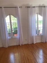 916 S Orange Grove Ave, Unit 916 in Los Angeles, CA - Foto de edificio - Building Photo