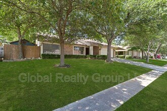 5826 Kissing Oak St in San Antonio, TX - Building Photo - Building Photo