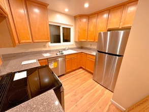 552 Everett Ave in Palo Alto, CA - Building Photo - Building Photo