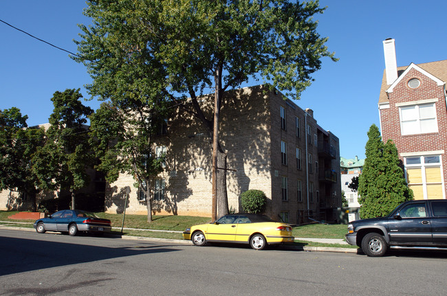 Pendleton Park Apartments in Alexandria, VA - Building Photo - Building Photo