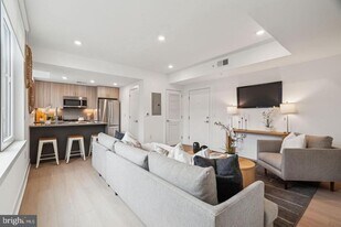 2000 Dreer St in Philadelphia, PA - Building Photo