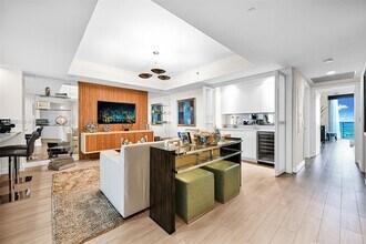 2711 S Ocean Dr in Hollywood, FL - Building Photo - Building Photo