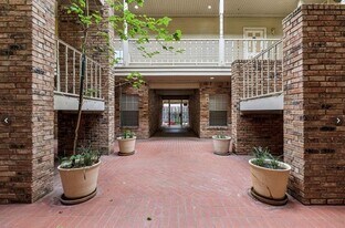 5325 Bent Tree Forest Dr in Dallas, TX - Building Photo