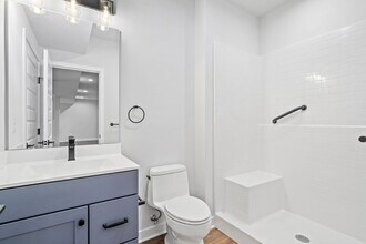 5325 Bennett Brae Pl, Unit HUGE Luxury apartment. in La Plata, MD - Building Photo - Building Photo