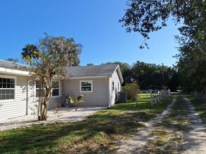 1061 S Glencoe Rd in New Smyrna Beach, FL - Building Photo - Building Photo