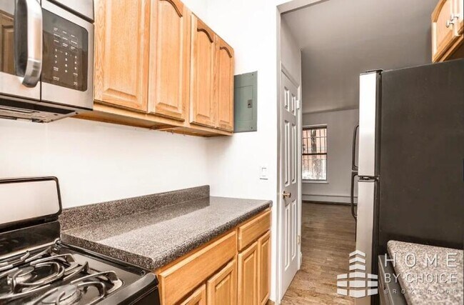321-323-323 Malcolm X Blvd in New York, NY - Building Photo - Building Photo