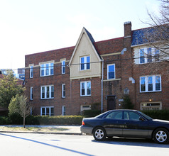 4240 39th St NW in Washington, DC - Foto de edificio - Building Photo