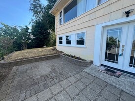 303 N Lafayette Ave in Bremerton, WA - Building Photo