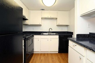 Silver Creek Apartments in Austin, TX - Building Photo - Interior Photo
