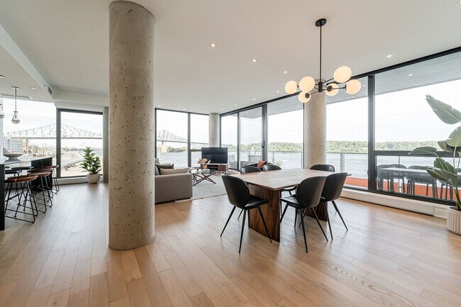 1010 Rue de la Commune E in Montréal, QC - Building Photo - Building Photo