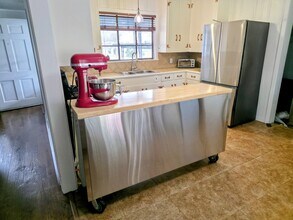 104 Riverside Dr in San Marcos, TX - Building Photo - Building Photo