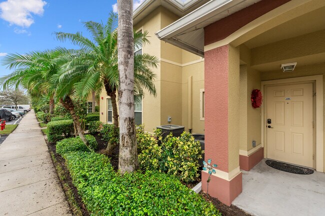 9073 Gervais Cir in Naples, FL - Foto de edificio - Building Photo