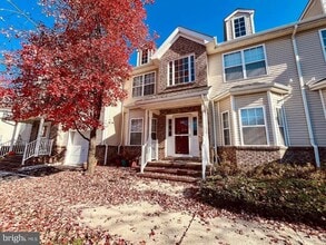 100 Forest Dr in Piscataway, NJ - Building Photo - Building Photo