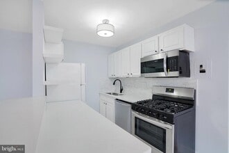 1200 S Arlington Ridge Rd, Unit 612 in Arlington, VA - Building Photo - Building Photo