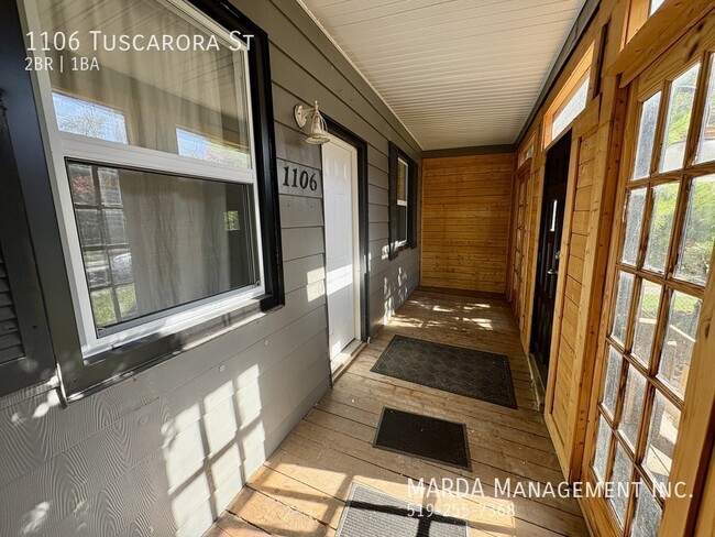 1106 Tuscarora St in Windsor, ON - Building Photo - Building Photo